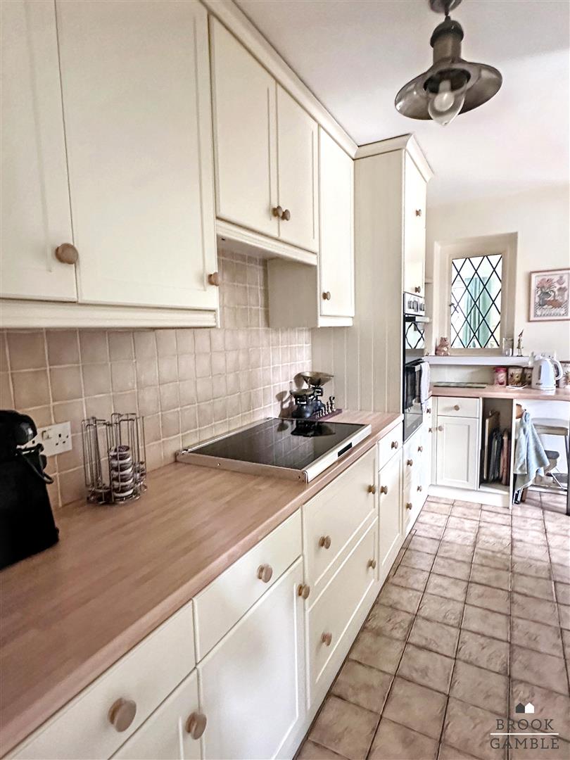 2 Bedroom House. Church Street in Eastbourne,  10